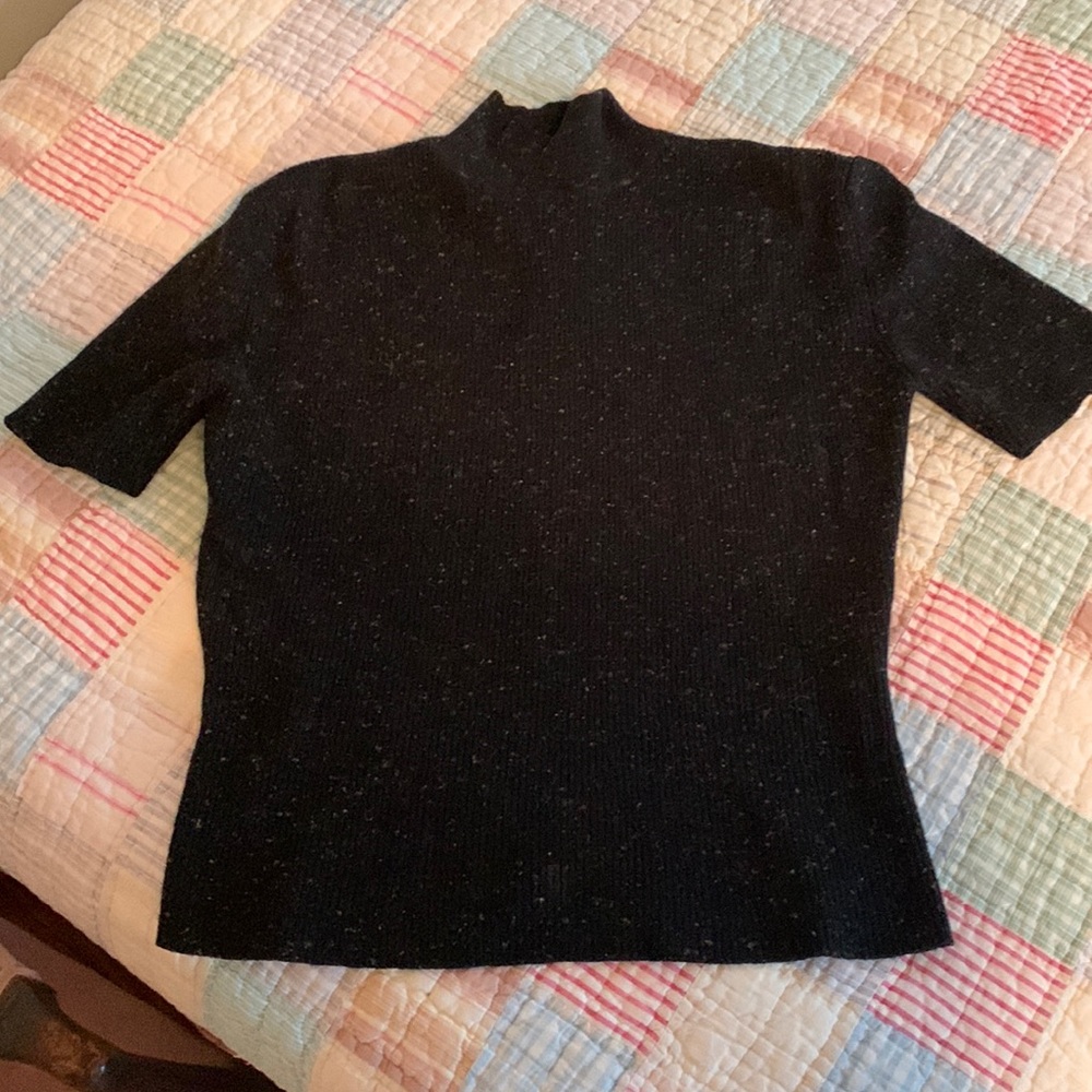 Mock turtleneck,Black speckled short sleeve sweater
